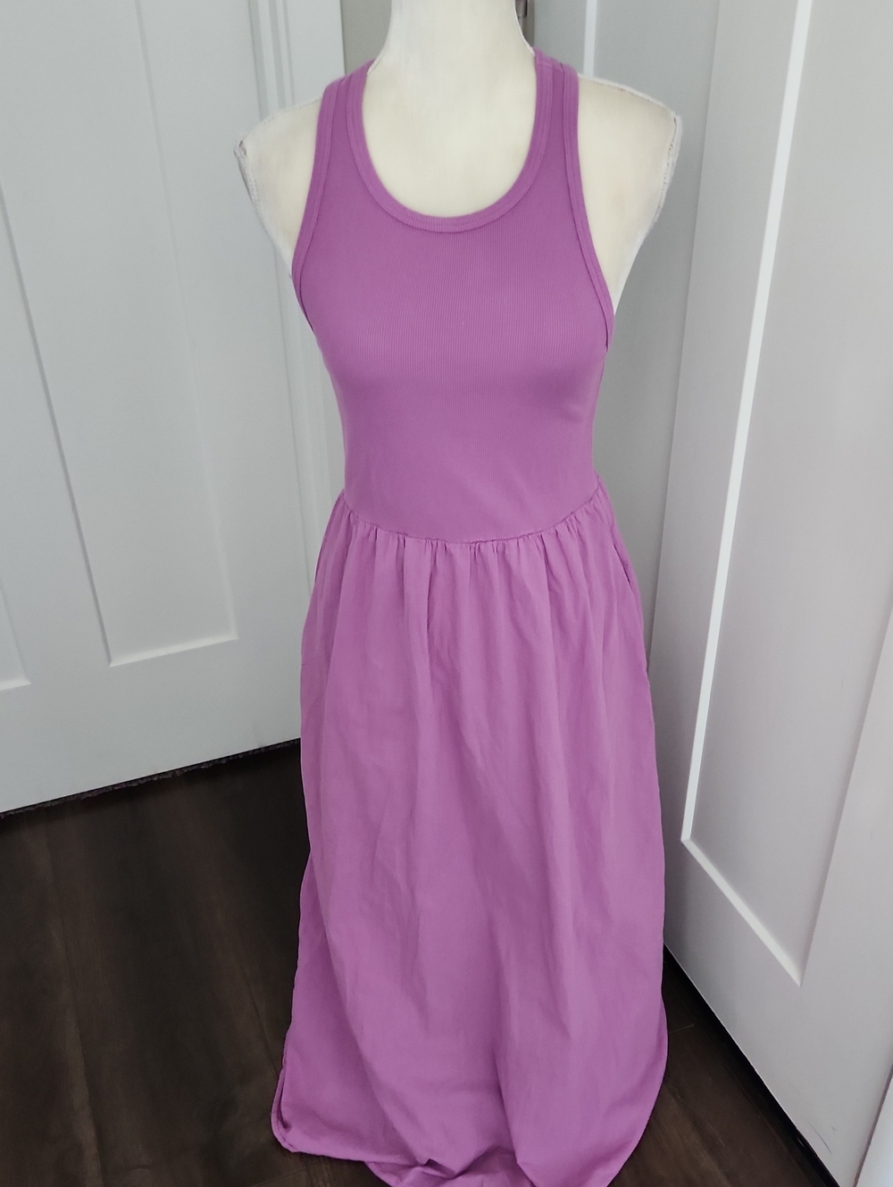 XiRENA Purple Orchid Flynn Dress Size S Sundress Midi